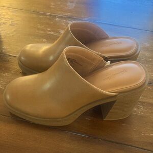 Universal Thread platform mule heels - Brand New Never Worn